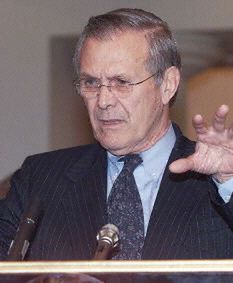 Rumsfeld: chronimy Irak przed ścinającymi głowy ekstremistami