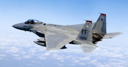 Katastrofa amerykańskiego myśliwca F-15 na Okinawie. Pilot przeżył
