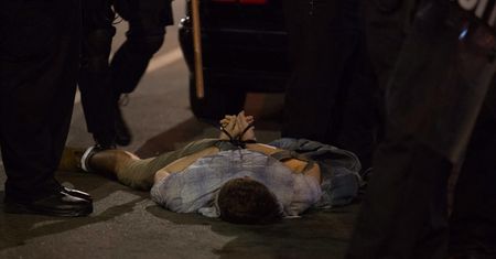 Zamieszki w Saint Louis. Atak na policjantów