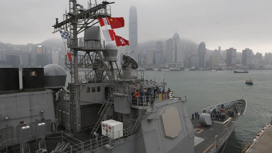 USS Antietam podczas wizyty w Hongkongu