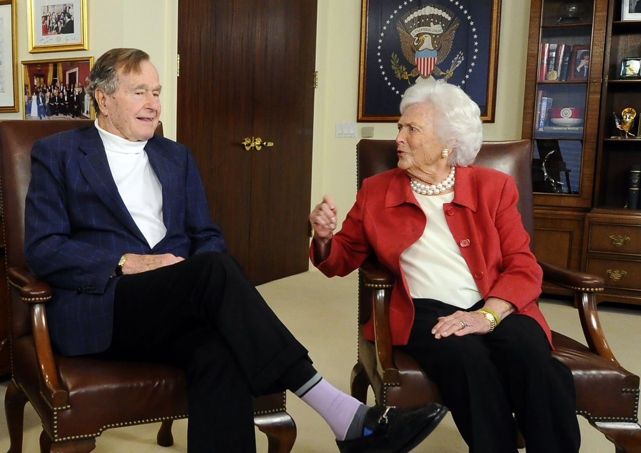 George H. W. Bush nie żyje. Zmarł niedługo po śmierci żony