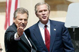 Bush i Kwaśniewski scalają Europę z Ameryką