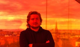 Koronawirus w Polsce a osoby głuche. Konrad opowiada swoją "przygodę z systemem"