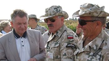 Marszałek Senatu Longin Pastusiak z gen. Mieczysławem Bieńkiem