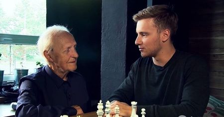 Kalendarz Dżentelmeni 2016: Maciej Musiał z dziadkiem! Uwaga! Wzruszycie się!