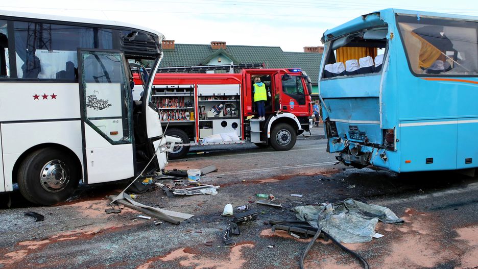 Zderzeni dwóch autobusów i samochodu osobowego 