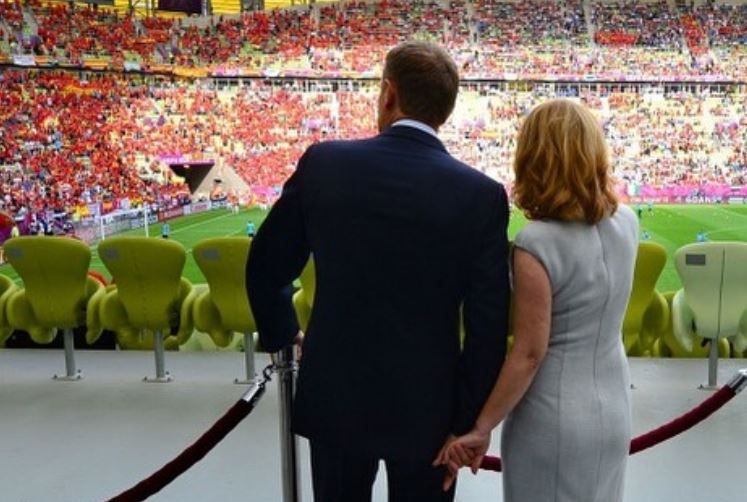 Tusk cieszy się z sukcesu PZPN i wspomina EURO. "Mój ukochany stadion!"
