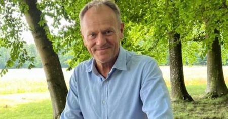 Donald Tusk opublikował zdjęcie z wnuczkami. Pokazał, co robią "trzydziesty siódmy raz"