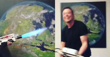 Elon Musk sprzedaje miotacze ognia. "Jak nie zabijesz tym zombie, zwracamy kasę"