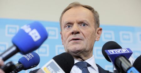 Koronawirus w Polsce. Donald Tusk o wyborach w maju: tylko wariat albo zbrodniarz mógłby to proponować