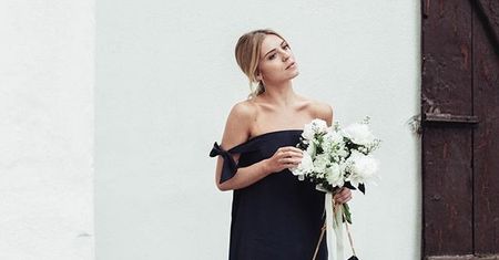 Kasia Tusk na weselu przyjaciółki. Wybrała odważną sukienkę
