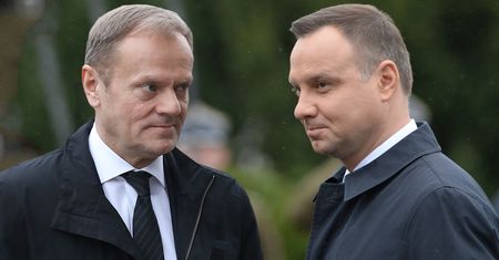 Tusk gromi Dudę w II turze. Proroczy sondaż?