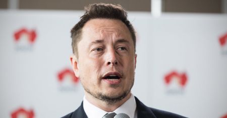 Elon Musk: "Tesla może włączyć w pełni autonomiczną jazdę jeszcze w tym roku"