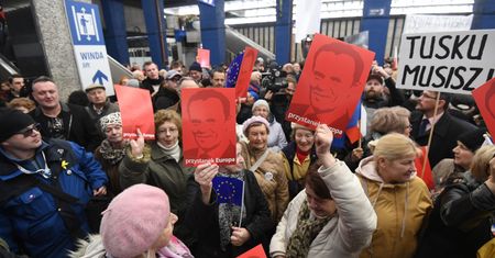 Wiemy, dlaczego Schetyna nie powitał Tuska na Dw. Centralnym