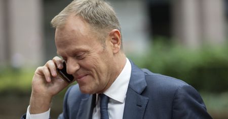 Tusk wydał więcej na telefony niż Morawiecki i Szydło. Znamy kwoty