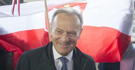 Donald Tusk chwali się prezentem od wnuka z okazji 100-lecia niepodległości