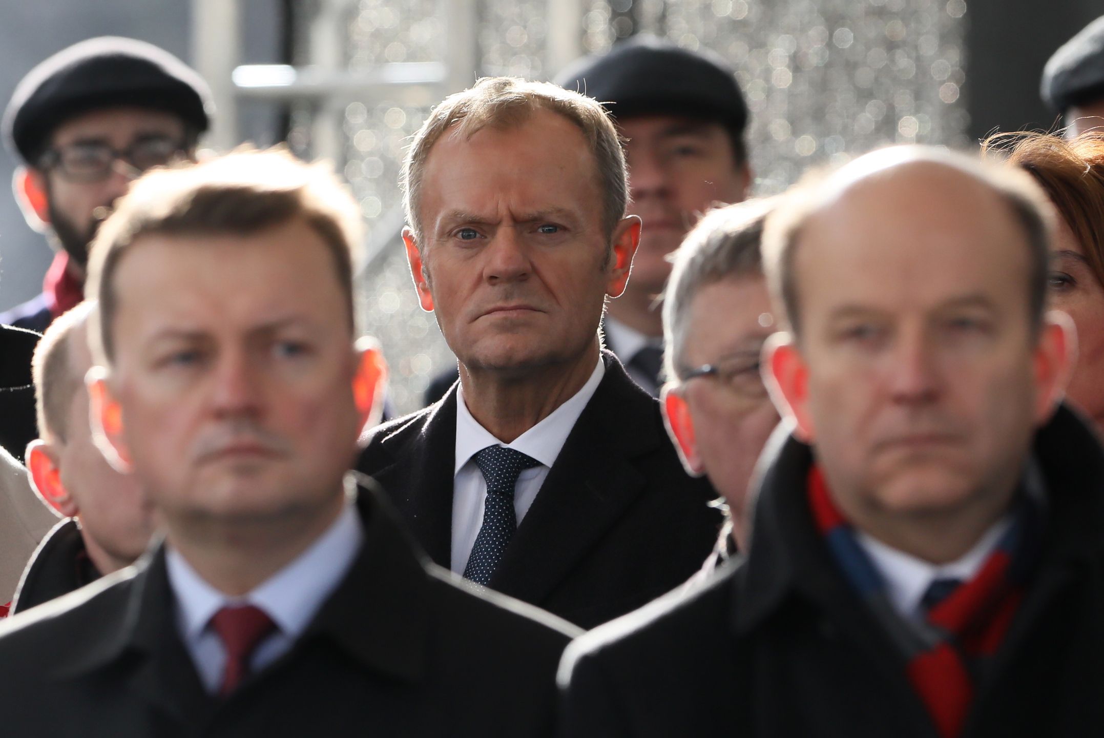 Donald Tusk podczas uroczystej odprawy wart przed Grobem Nieznanego Żołnierza w Warszawie