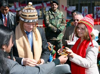 Prześwietlamy loty Donalda Tuska. Prezes PiS zarzuca mu "egzotyczne podróże"