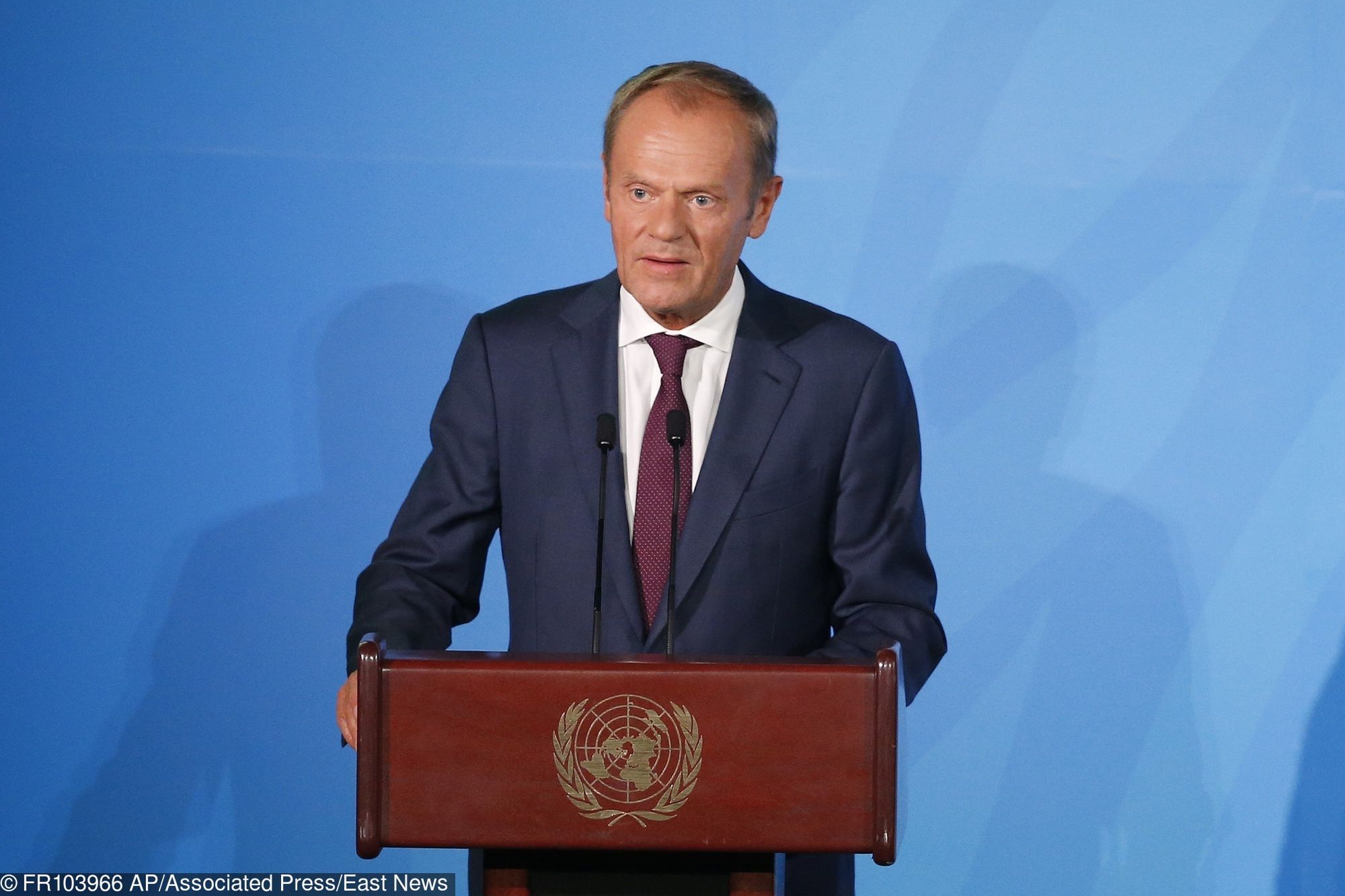 Polacy bardziej ufają Jarosławowi Kaczyńskiemu niż Donaldowi Tuskowi