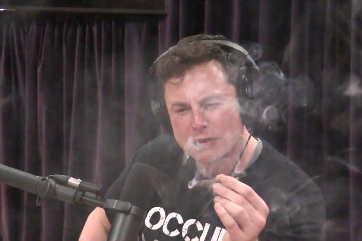 Elon Musk palił marihuanę na wizji. Teraz zajmie się nim NASA