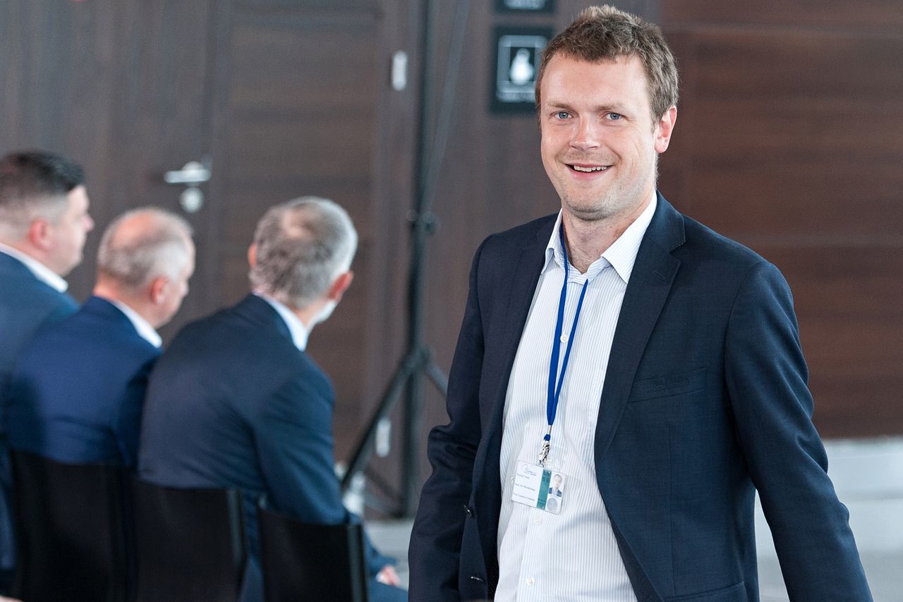 Koronawirus w Polsce. Branża transportowa liczy straty. "Idzie anulacja za anulacją"