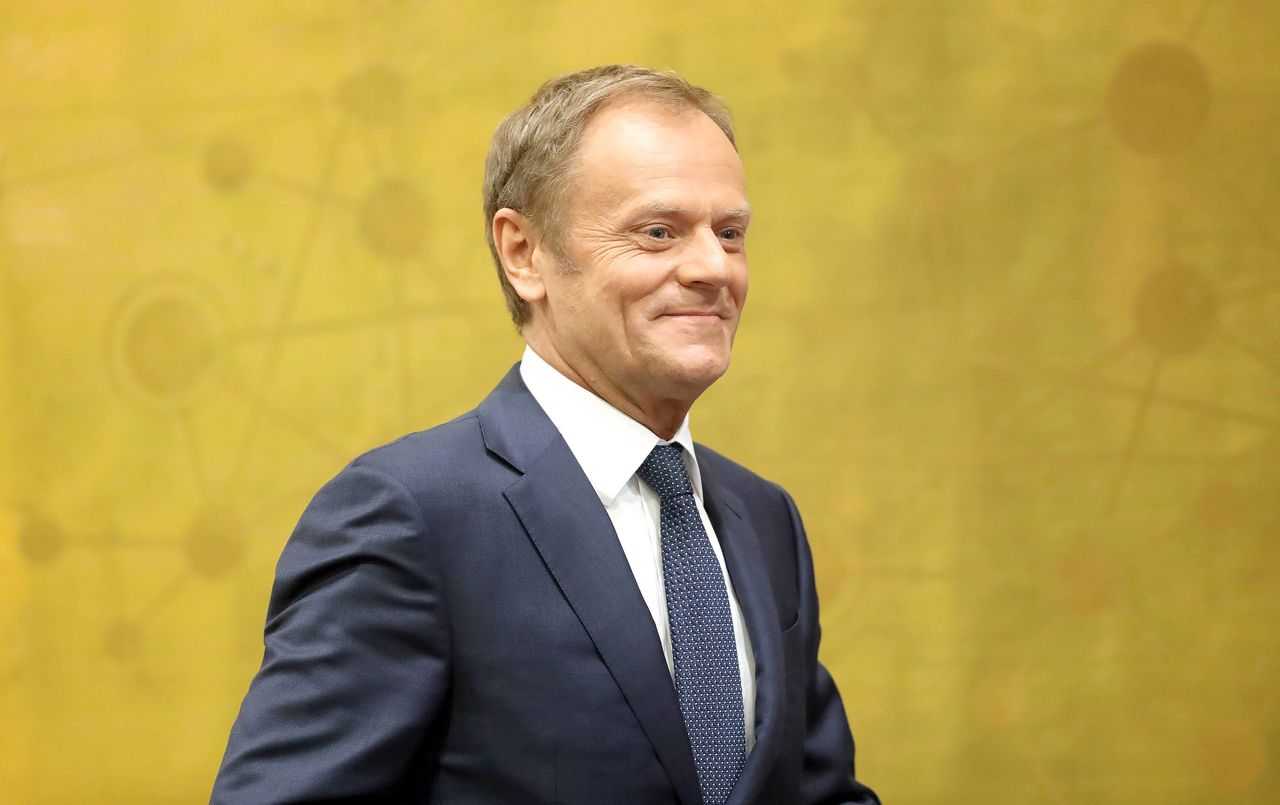 Tusk mówi o "paskudnym sporze" i wciąż gra z PiS. "Jest w świetnej formie"