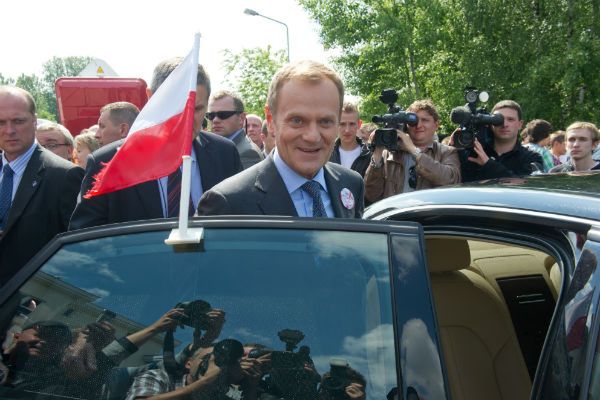 Krzyczą: "Donald, matole". Donald Tusk ripostuje: przyzwyczaiłem się