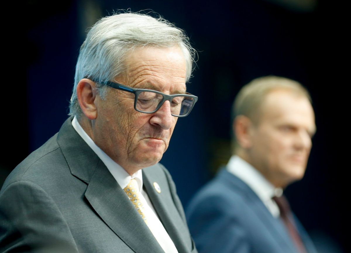 Donald Tusk vs Jean-Claude Juncker. Na zewnątrz uśmiechy, za kulisami wojna