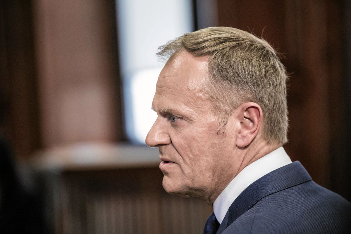 Donald Tusk składa do sądu wniosek przeciwko Patrykowi Jakiemu. Chce od niego 30 tys. zł na WOŚP