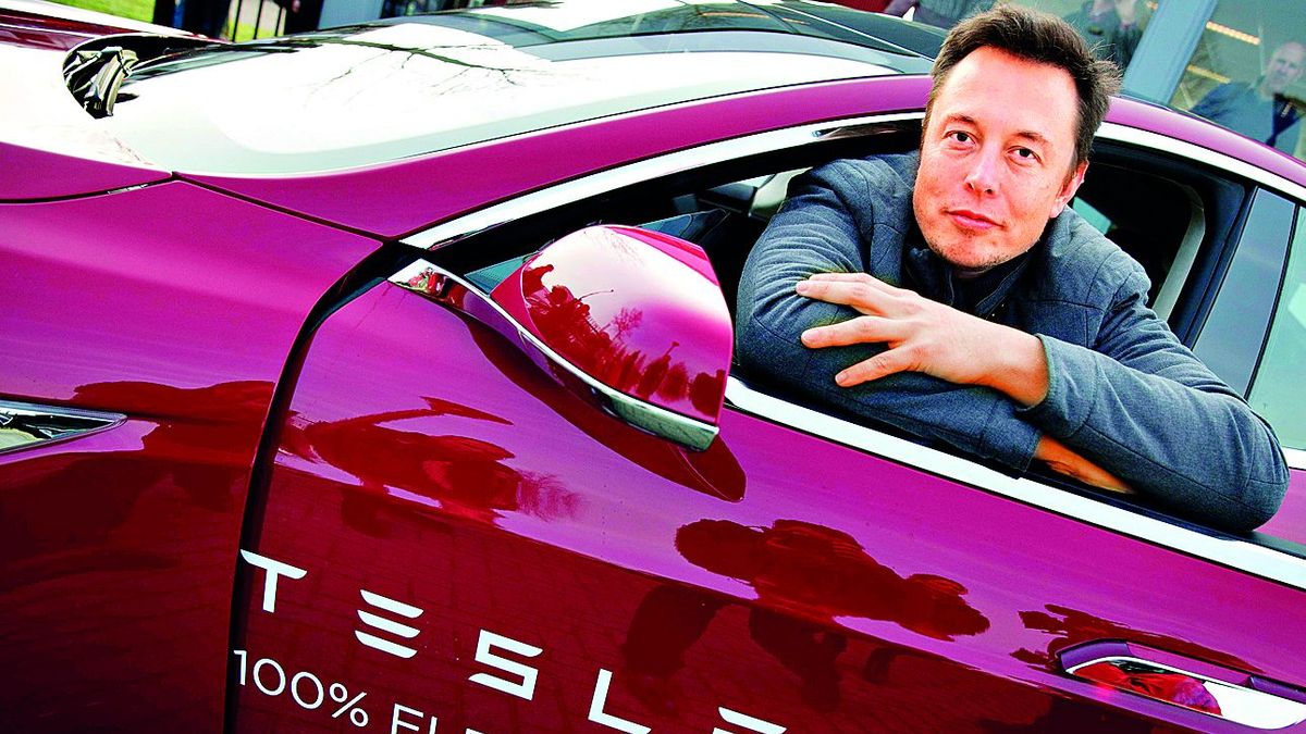 Prezes Tesli Elon Musk obiecuje klientom tanie samochody elektryczne