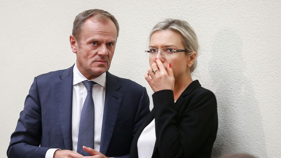 Donald Tusk i przewodnicząca komisji Małgorzata Wassermann.