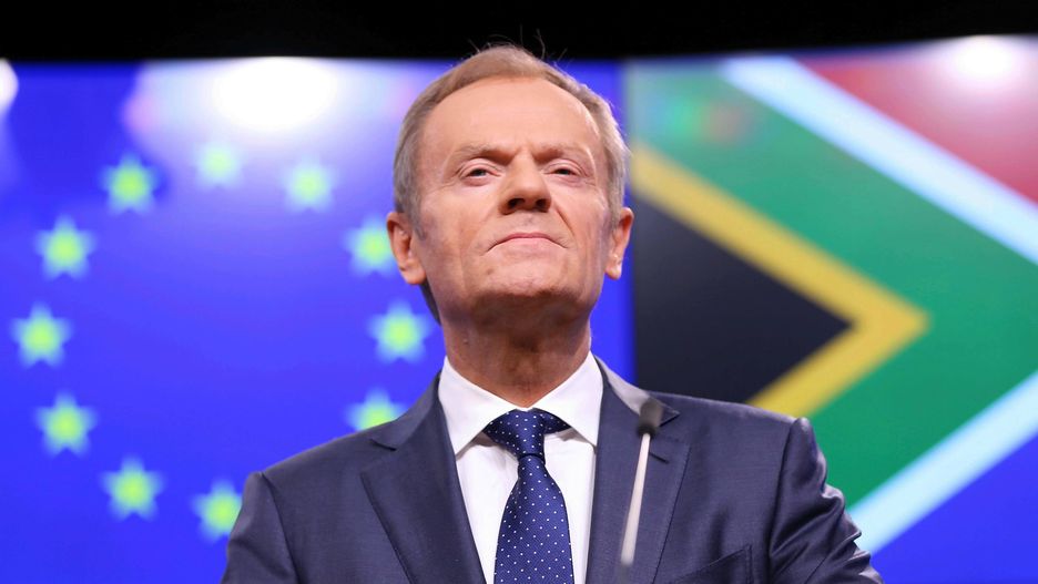 Politycy i eksperci zwracają uwagę, że Donald Tusk coraz śmielej odnosi się do polskiej polityki