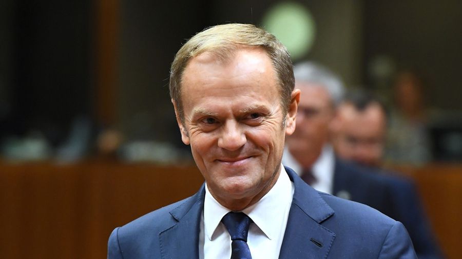 Tusk napisał, że to "autorzy ustawy wypromowali to podłe oszczerstwo"