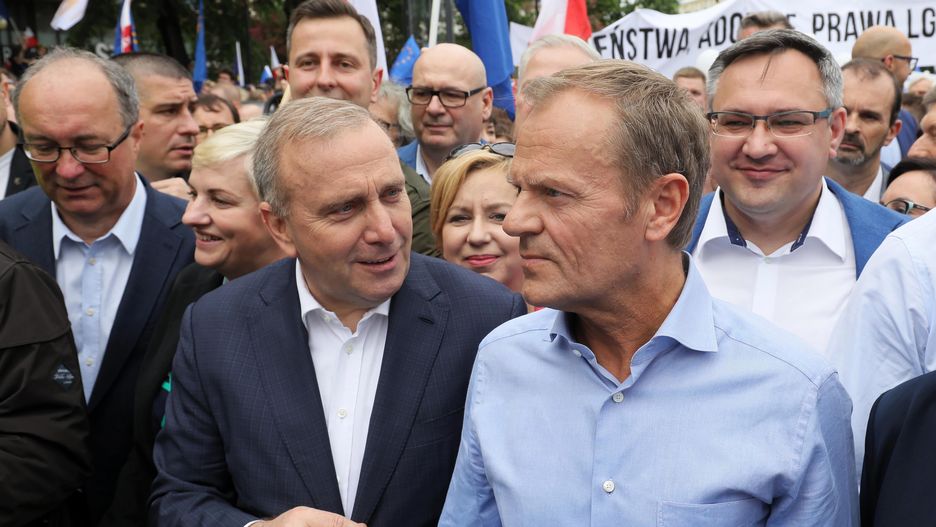 Warszawa. Donald Tusk i liderzy Koalicji Europejskiej podczas marszu