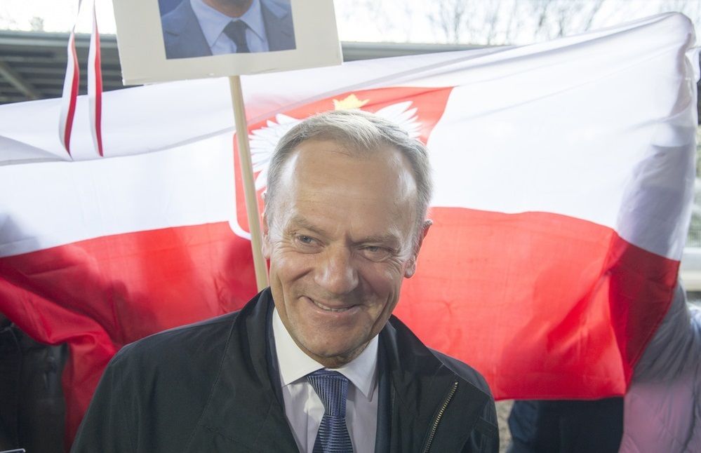 Donald Tusk chwali się prezentem od wnuka z okazji 100-lecia niepodległości