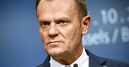Donald Tusk w romantycznej pozie z tajemniczą kobietą! "Jak dwoje nastolatków"