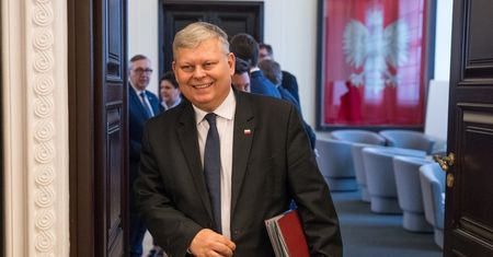 "Układ Kaczyńskiego" długo nie wytrzymał. Tablicą zajął się Marek Suski