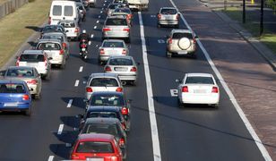 Samochodem elektrycznym po buspasach. Policja różnie interpretuje przepisy