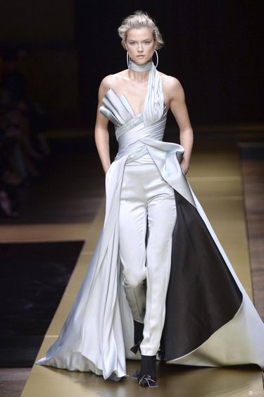 Kasia Struss, Versace haute couture jesień-zima 2016/2017 (fot. ONS)