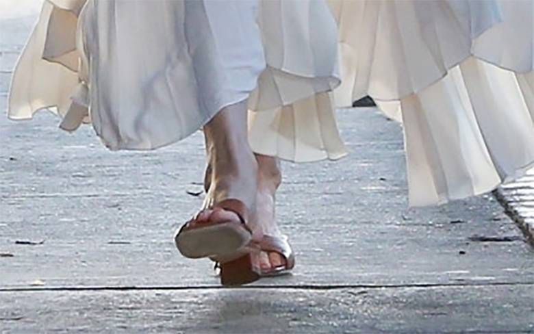 Angelina Jolie sięgnęła po płaskie buty
