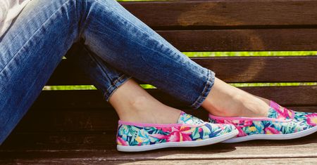 Oryginalne buty we wzory. Ożyw nudne stylizacje