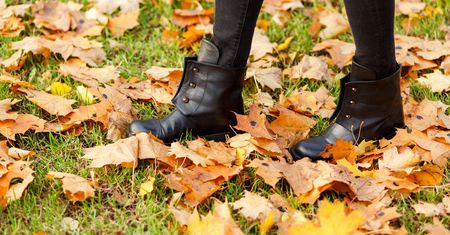 Niebanalne buty na jesień – klasyka z charakterem