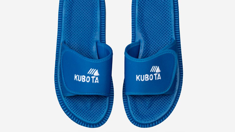 Klapki kubota pojawiły się na polskim rynku w 1994 r. 