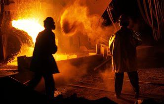 ArcelorMittal trzyma w niepewności tysiące hutników. "Nic nie wiemy. Jesteśmy w strasznych nerwach"