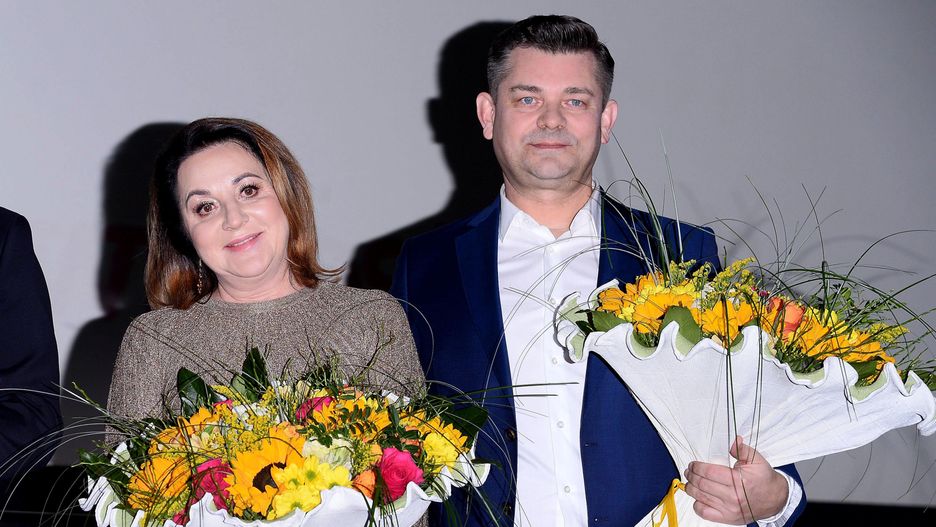Zenek Martyniuk pozuje z żoną