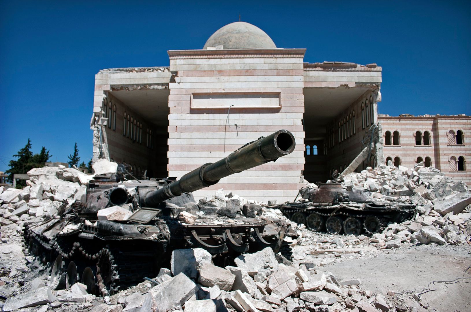 Syria. Ataku na wioskę miały dopuścić się wojska opozycji wspierane przez Stany Zjednoczone.