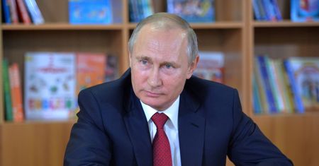 Władimir Putin na koniu. "Dołączył do kawalerii"