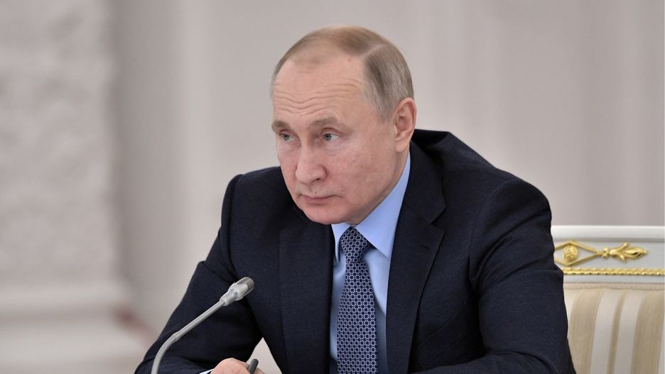 "Putin chce swoją analizą źródeł przede wszystkim uderzyć w Polskę"