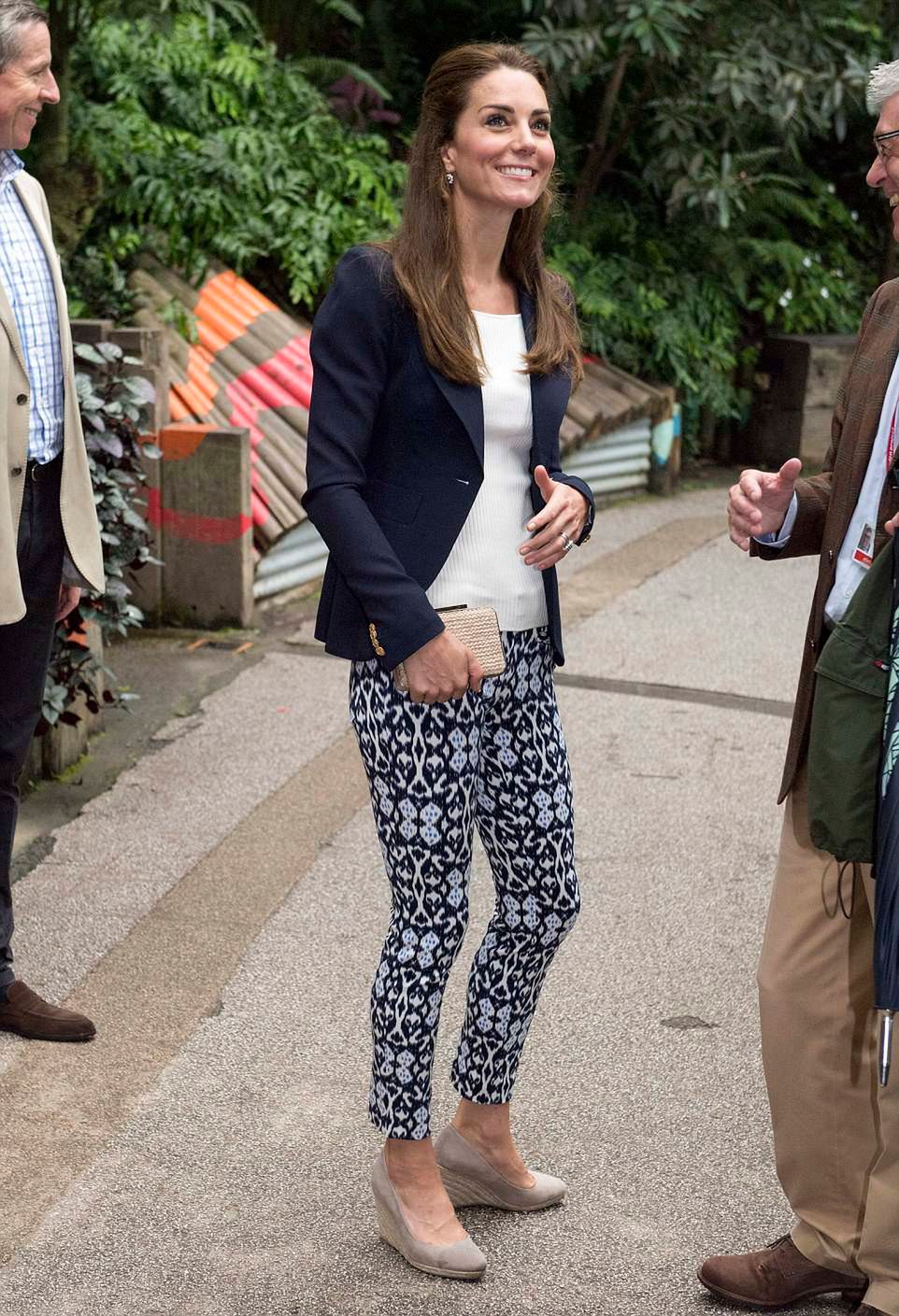 Księżna Kate w butach na koturnie