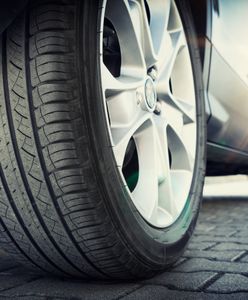 Nie zmienisz opon, nie dostaniesz odszkodowania. Pułapka dla tysięcy kierowców